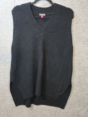 Vince Camuto Black Ribbed V-Neck Sweater Vest